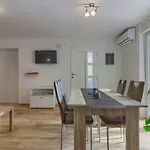 Beatiful Families Oriented Trusina With Pool Immersed In The Nature Near The Town فيلة Valtura