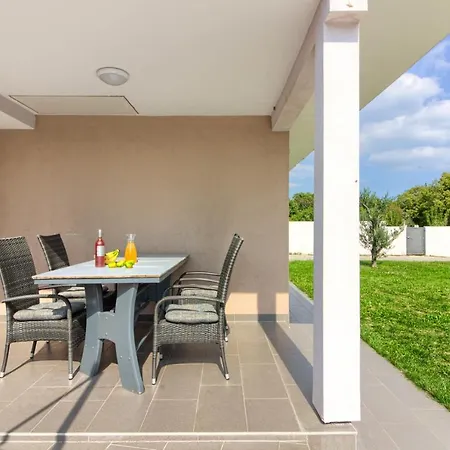 Beatiful Families Oriented Trusina With Pool Immersed In The Nature Near The Town *