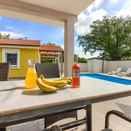 Villa Beatiful Families Oriented Trusina With Pool Immersed In The Nature Near The Town *