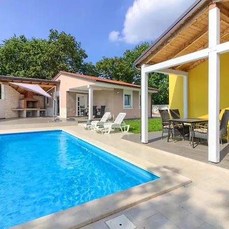 Villa Beatiful Families Oriented Trusina With Pool Immersed In The Nature Near The Town
