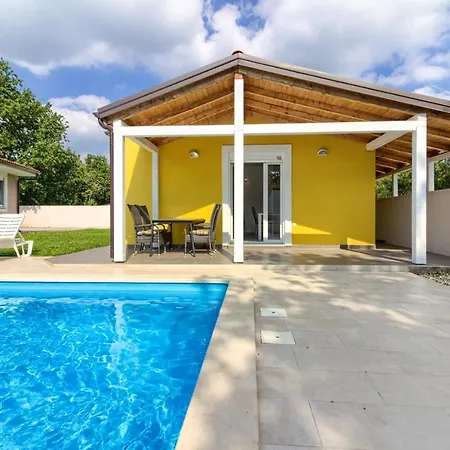 Beatiful Families Oriented Trusina With Pool Immersed In The Nature Near The Town Villa