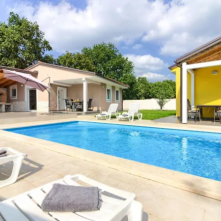 Villa Beatiful Families Oriented Trusina With Pool Immersed In The Nature Near The Town