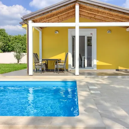 Beatiful Families Oriented Trusina With Pool Immersed In The Nature Near The Town Villa Valtura