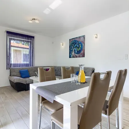 Villa Beatiful Families Oriented Trusina With Pool Immersed In The Nature Near The Town
