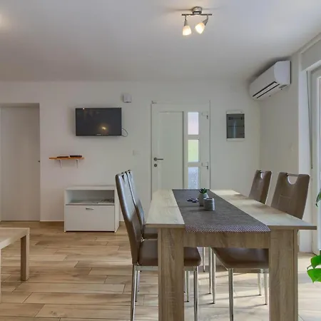 Beatiful Families Oriented Trusina With Pool Immersed In The Nature Near The Town Villa Valtura