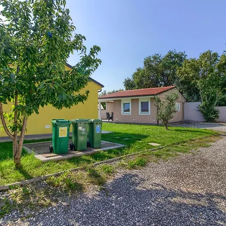 Villa Beatiful Families Oriented Trusina With Pool Immersed In The Nature Near The Town