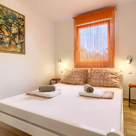 Beatiful Families Oriented Trusina With Pool Immersed In The Nature Near The Town Villa *