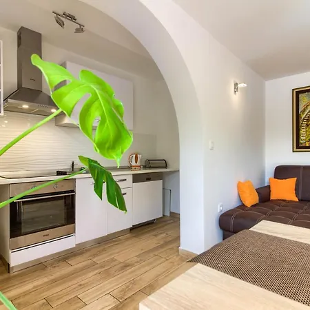 Beatiful Families Oriented Trusina With Pool Immersed In The Nature Near The Town Villa