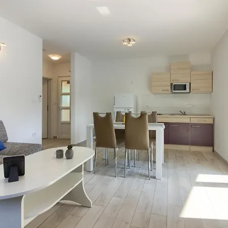 Villa Beatiful Families Oriented Trusina With Pool Immersed In The Nature Near The Town *
