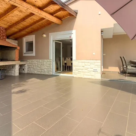 Beatiful Families Oriented Trusina With Pool Immersed In The Nature Near The Town * Valtura