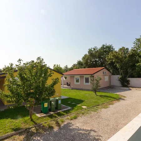 Beatiful Families Oriented Trusina With Pool Immersed In The Nature Near The Town * Valtura