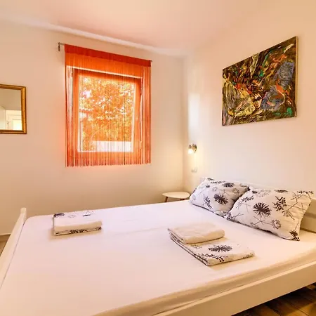 Beatiful Families Oriented Trusina With Pool Immersed In The Nature Near The Town Villa *