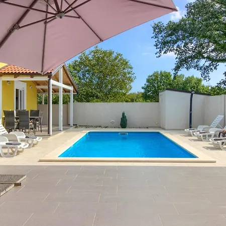 Beatiful Families Oriented Trusina With Pool Immersed In The Nature Near The Town * Valtura