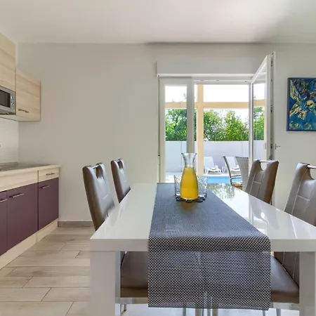 Beatiful Families Oriented Trusina With Pool Immersed In The Nature Near The Town Villa *