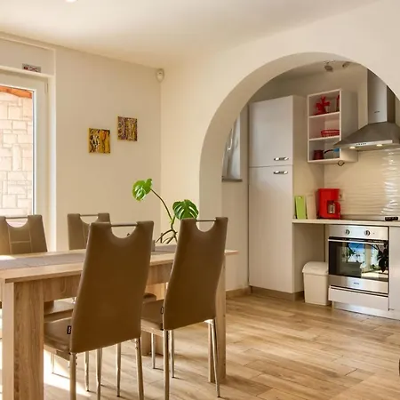 Villa Beatiful Families Oriented Trusina With Pool Immersed In The Nature Near The Town *